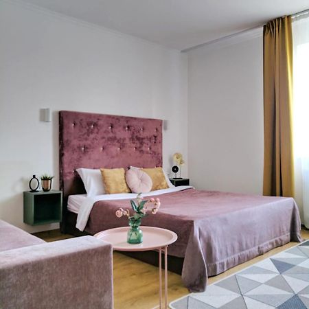Best One Room Apartments Мукачево Екстер'єр фото