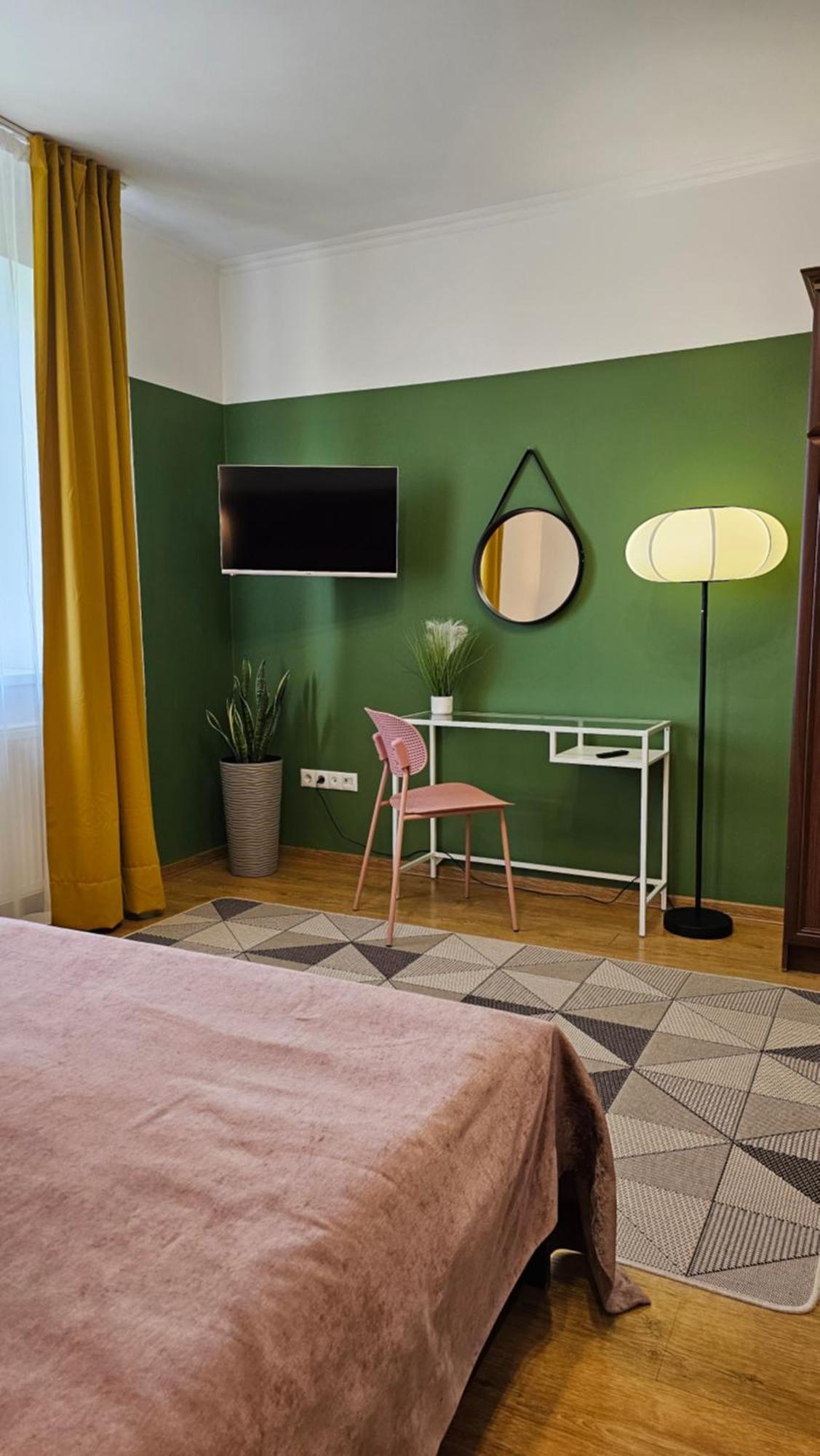 Best One Room Apartments Мукачево Екстер'єр фото