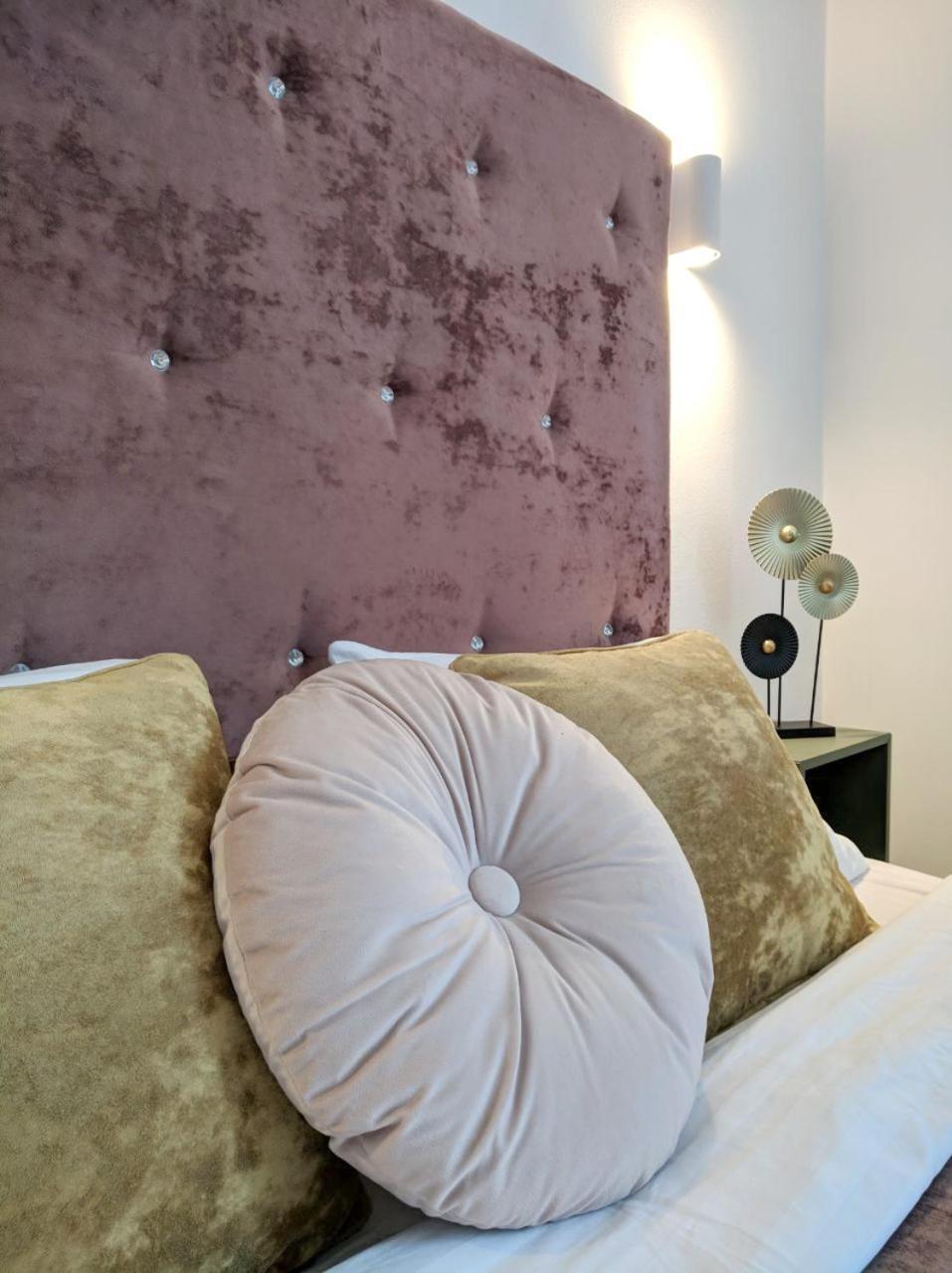 Best One Room Apartments Мукачево Екстер'єр фото