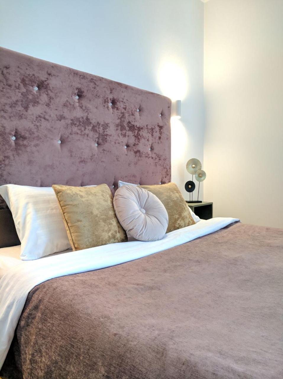 Best One Room Apartments Мукачево Екстер'єр фото