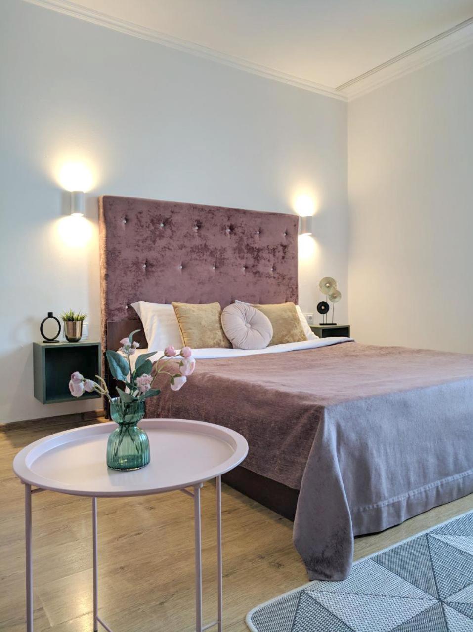 Best One Room Apartments Мукачево Екстер'єр фото