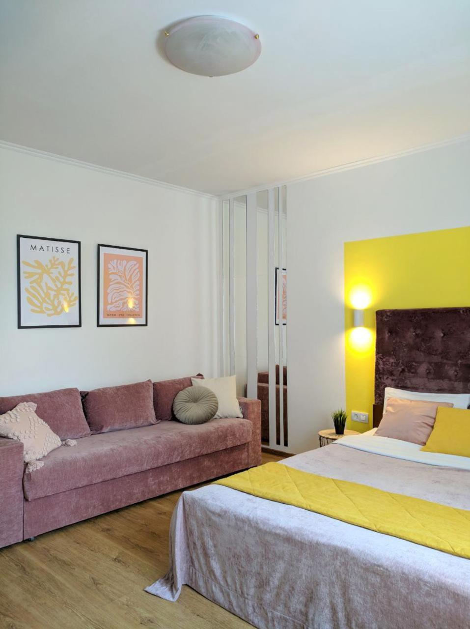 Best One Room Apartments Мукачево Екстер'єр фото